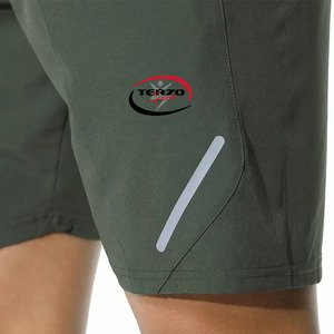 Pantalones cortos de gimnasio con logotipo personalizado, ropa deportiva doble de poliéster de secado rápido para entrenamiento en gimnasio, pantalones cortos de entrenamiento de Fitness de Color sólido con bolsillos teñidos lisos - Product Image 3