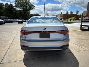 พร้อมส่งมอบ รถยนต์ Volkswagen Jetta S FWD ปี 2025 มือสอง สภาพดี เอกสารครบถ้วน พร้อมขาย รับประกัน 3 ปี - Product Image 2