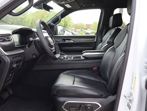 Jeep Wagoneer L Series II Twin Turbo RWD 2024 Usado en Buen Estado - Product Image 4