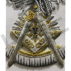 Tablier de Maître Maçon Maçonnique Bleu Clair Brodé à la Main, Régalia de Loge avec Franges Argentées et Motif Colonnes - Product Image 2