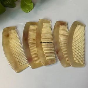 Peigne artisanal en corne de buffle à dents fines, antistatique, pour la santé des cheveux et du cuir chevelu, décoration, artisanat en corne de bœuf sculptée par FWE - Product Image 4