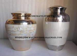 Urna de cremación de latón para adultos, urna de recuerdo de funeral hecha a mano - Product Image 4