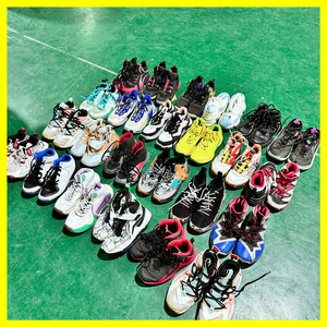 Commercio all'ingrosso usato di marca <span class=keywords><strong>scarpe</strong></span> da basket Bundle di seconda mano <span class=keywords><strong>scarpe</strong></span> da basket di seconda mano <span class=keywords><strong>scarpe</strong></span> da calcio in balle - Product Image 4
