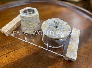 แม่ของไข่มุกถาดหวายหวายล่าสุดพร้อมฐานไม้ฝังมุกและใส่ที่จับสำหรับผลไม้ที่เสิร์ฟโดย fwe - Product Image 4