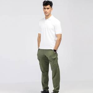 Polo de piqué de algodón elástico negro 100% de corte regular con logotipo bordado personalizado al por mayor con tapeta de botones oculta y costilla - Product Image 2