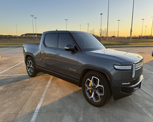 RIVIANS R1T ADVENTURES 2023 USADO, 4 Puertas, Cabina Doble, Tracción en las Cuatro Ruedas, Camioneta SB - Product Image 2