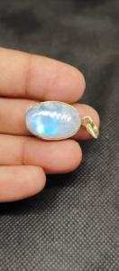 Lote al por mayor de collares con colgante hecho a mano para mujer, con piedra lunar arcoíris natural, cristal y dijes chapados en oro de latón. - Product Image 3