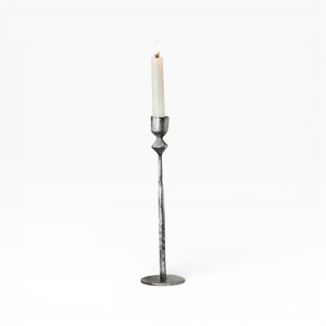 Candelabros Altos Minimalistas de Metal Plateado con Forma Cilíndrica Limpia para Interiores Modernos, Únicos - Product Image 4