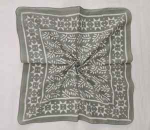Pañuelo de Algodón con Estampado de Bloques, Diseño de Hojas Impreso a Mano, Pañuelo Artesanal para la Cabeza - Product Image 6