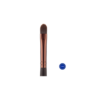 Pinceau correcteur plat Blackwood - Pinceau de maquillage pour les yeux en poils synthétiques avec manche en bois - Product Image 1