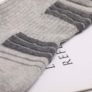 Calcetines de algodón peinado de alta calidad para hombres y mujeres-Diseño de puños de fútbol y baloncesto de malla transpirable antibacteriana - Product Image 4