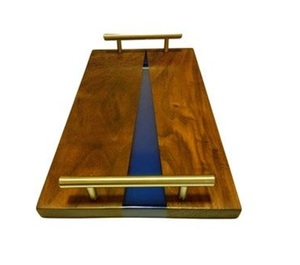 Bandeja de servicio de resina y madera de acacia de nuevo diseño personalizado con mango de metal para restaurante de hotel y cocina casera - Product Image 1