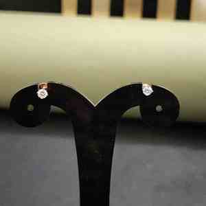 Pendientes de Diseño de Moda en Oro Rosa de 14 Quilates con Diamante Tallado Certificado por IGI para Regalos del Día de San Valentín - Product Image 4