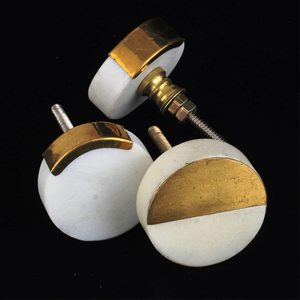 Paquete de Perillas de Madera para Gabinetes, Tiradores de Madera, Perillas de Resina para Cajones y Puertas, Color, Forma y Tamaño Personalizados, Hecho en India - Product Image 3