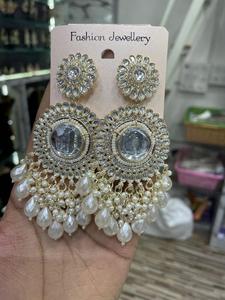 PENDIENTES TRADICIONALES Y DE MODA INDIOS KUNDAN CHAPADO EN ORO CON PENDIENTES DE PERLAS Y PENDIENTES DE BOLLYWOOD PARA MUJERES Y NIÑAS - Product Image 3