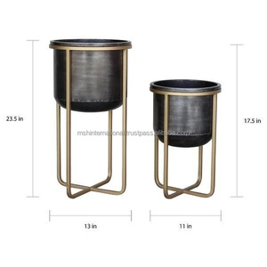 Décor de plantes à thème noir Jardinières et pots en métal de forme multiple Conception de finition peinte Design de décoration d'intérieur - Product Image 4