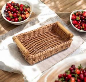 Plateau de service en rotin tissé à la main de qualité supérieure Plateau de service de table pour le petit déjeuner Boissons Snack Plateau de service rectangulaire aux fruits avec poignées - Product Image 1