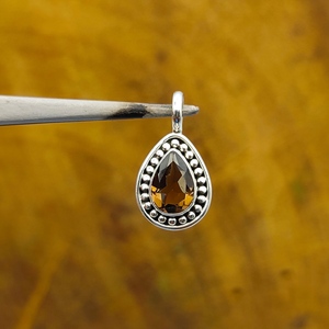 Colgante de luz de plata delicada al por mayor, piedras preciosas de cuarzo ahumado Natural, piedra facetada, regalo para niños, encanto, incrustación de ajuste de bisel - Product Image 1