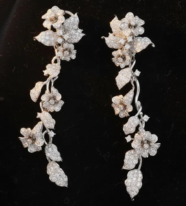 Pendientes Largos Elegantes con Motivo Floral de Plata 925, Pendientes Redondos con Diamantes de Moissanita, Pendientes Largos Florales para Mujer - Product Image 1