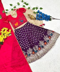 Shree Indian Exports Presenta un Hermoso Diseño de Lehenga Choli Tradicional de Media Manga con Estampado para Bodas y Eventos para Niñas - Product Image 6