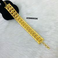 Collar Clásico de Diseñador con Dijes Chapados en Oro de 18K, Cadena de Caja y Patrón Floral para Bodas de Mujer