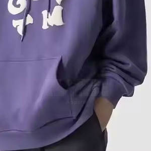 Sweats à capuche à impression bouffante de haute qualité Matériau confortable durable Motif solide Style décontracté pour la saison d'hiver en vente - Product Image 4