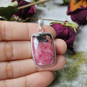 Pendentif en rhodonite de forme rectangulaire pour la vente en gros - Product Image 6