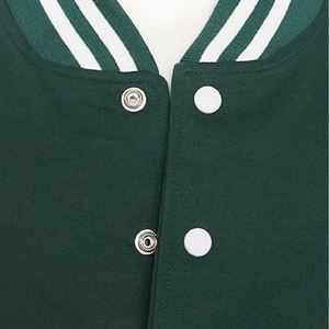 Veste universitaire classique pour homme, vert foncé et blanc, authentique, style bomber, avec manches contrastées - Product Image 5