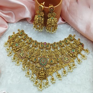 Conjunto de joyería de templo Lakshmi Radiance chapado en oro de lujo, conjunto de collar y pendientes, aniversario de boda - Product Image 1