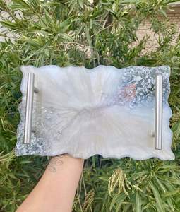 Plateau en résine fonctionnel avec poignée en métal élégante adapté au bar à la maison servant des cocktails mocktails boissons accessoires - Product Image 2