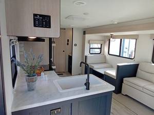 Caravane de voyage pour 6 personnes, design moderne en aluminium, camping-car avec cuisine et salle de bain - Product Image 6