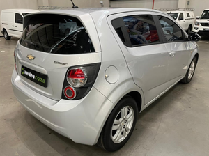 Voiture d'occasion de qualité et abordable, Chevrolet Sonic 1.6 LS Hatch 2012, conduite à droite - Product Image 2