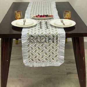 Camino de Mesa Personalizable de Algodón Azul Claro con Estampado Floral Indio, Impreso a Mano, para Uso en Banquetes, Hoteles y Comedores - Product Image 1