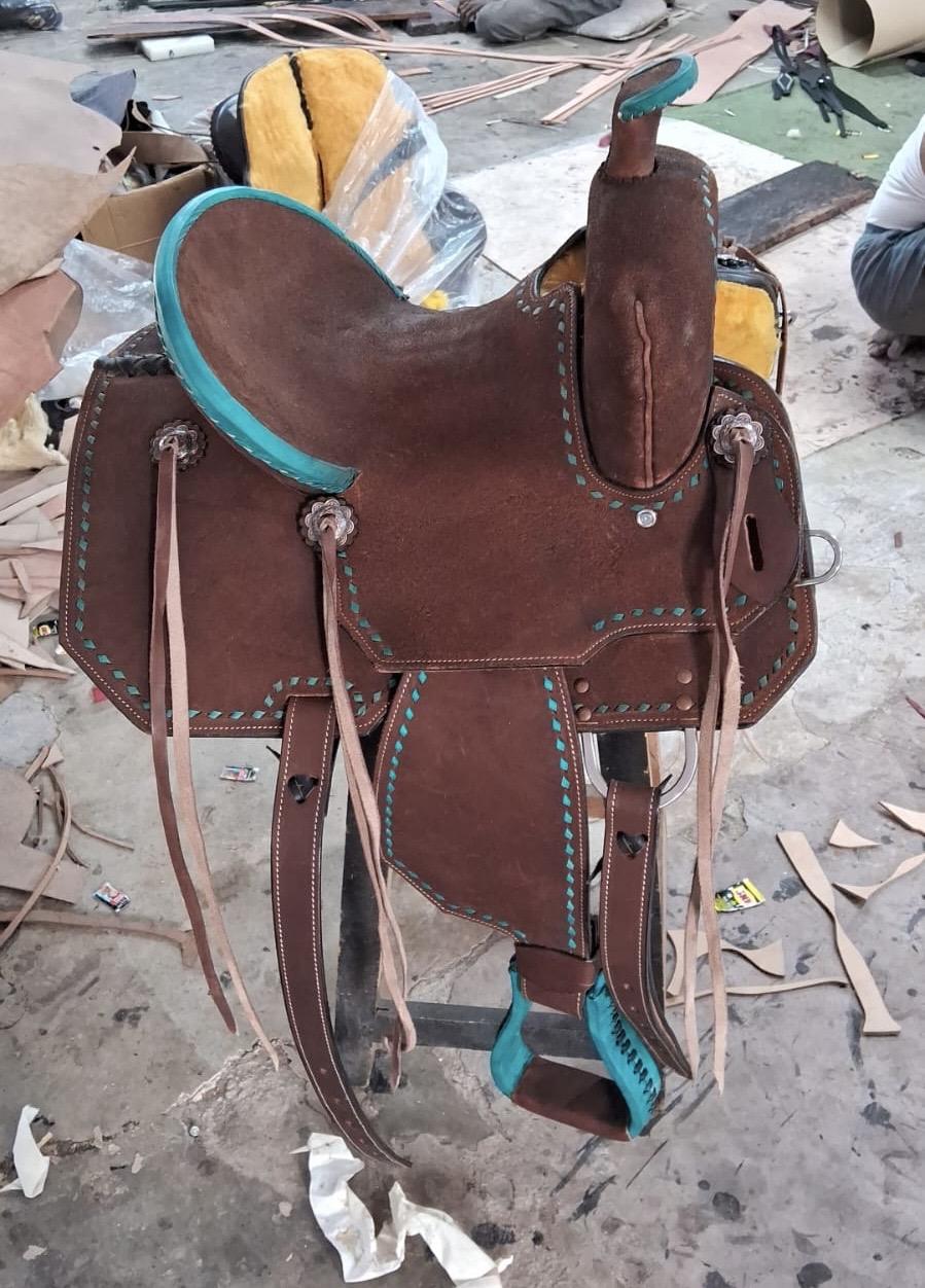 สีดำสีกากี