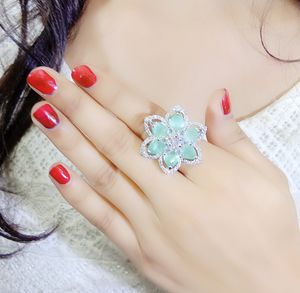 Nouvelle Arrivée Bague Femme Vintage Plaqué Or 14K Motif Feuille AD Taille Personnalisable en Laiton Durable - Product Image 2