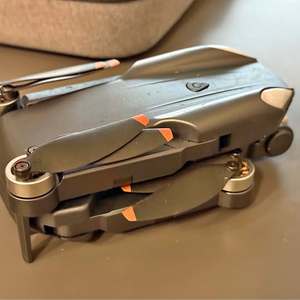 Mini drone haute résolution avec caméra quadrirotor et boîtier de batterie supplémentaire pour débutants-Pleasanton CA - Product Image 1