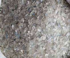 Copos de botellas de PET de Grado Superior lavados en caliente secados sin contaminantes para uso de moldeo industrial - Product Image 6