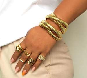 Pulsera en espiral de bobina de tres capas antideslustre más moderna en oro hermosa pulsera dorada de lujo para mujeres y niñas - Product Image 2