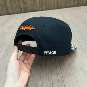 Casquette Snapback en Twill de Coton Noir à 5 Panneaux, Style Basketball, Personnalisable avec Logo Brodé, Vente en Gros, Casquette à Visière Plate - Product Image 3