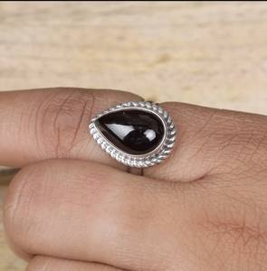 แหวนพลอย925สีเงินสเตอร์ลิงแบบมินิมอลขนาด7x9มม. ลูกแพร์โกเมนสีแดงการตั้งค่าตัวเรือนแบบบาฮามาสสำหรับปาร์ตี้ - Product Image 2