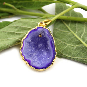 Mode minimaliste forme irrégulière rose Zeode Druzy pierre or 18 carats plaqué pendentif bijoux pour femmes usine en gros - Product Image 3