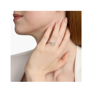 Elegante Anillo de Compromiso de Plata con Diamantes de Inspiración Vintage, Detalles Intrincados de Filigrana, Tamaño y Color Personalizables, Romance Atemporal - Product Image 3