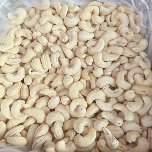 Vente flash Prix des noix de cajou dans le monde entier Noix de cajou brutes biologiques sans coquille A180 Santigo Viet Nam Prix d'usine - Product Image 1