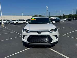 Toyota Highlander XLE 2024 d'occasion en excellent état - SUV - Traction avant - Sièges en cuir - Product Image 6