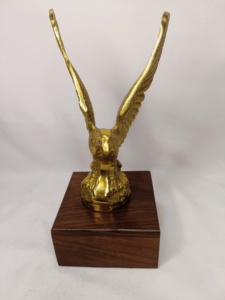 รูปปั้นนกอินทรีลายปีกแกะสลักทำด้วยมือสีทองทำด้วยมือรูปปั้นนกทำจากอลูมิเนียมทันสมัยใช้ตกแต่งบ้านสำนักงานบ้าน - Product Image 4