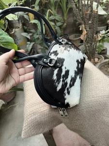 กระเป๋าหนังวัวขนเฟอร์ขนาดเล็กสำหรับผู้หญิงใหม่ล่าสุดกระเป๋าทรงสี่เหลี่ยมสะพายไหล่กระเป๋าถือสไตล์โบโฮตะวันตกแบบอัจฉริยะสำหรับผู้หญิง - Product Image 2