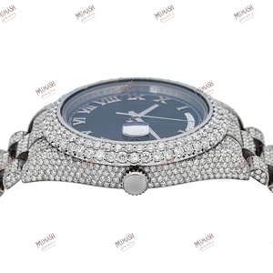 Montre de luxe Iced-Out avec cadran noir élégant, chiffres romains polis, affichage de la date et boîtier et bracelet pavés de diamants - Product Image 3