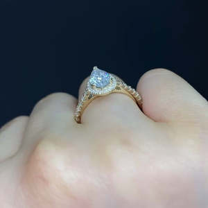 Anillo de Diamantes de Laboratorio con Certificación IGI, 1.80 Quilates, Corte Pera, Color D, Claridad VVS-VS, con Halo y Corte Catedral, Accesorio de Compromiso y Boda para Mujer - Product Image 5