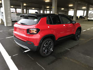 Jeep Avenger Altitude 2024, haute spécification, traction avant, véhicule électrique, 54 kWh, transmission automatique, 115 kW, SUV - Product Image 3