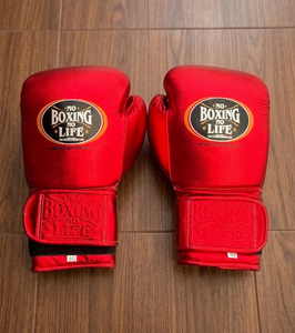 นวมชกมวยไทย MMA หนังแท้คุณภาพสูงสีแดง น้ำหนักเบา สกรีนโลโก้ได้ตามต้องการ  แบบผูกเชือก สำหรับฝึกซ้อมและแข่งขัน  ไม่มีมวยไทยไม่มีชีวิต - Product Image 4